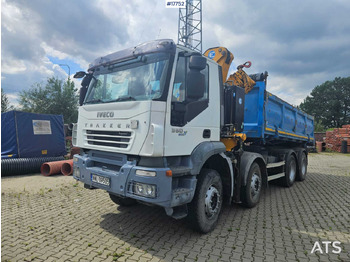 Вантажівка з маніпулятором IVECO Trakker