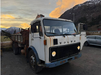 Вантажівка з маніпулятором VOLVO