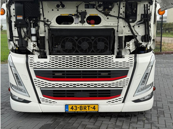 Тягач Volvo FH 13.460XL Turbocompound, leer, vollucht, 2 tanks, dubbel glas, vol spoiler.: фото 4 Тягач Volvo FH 13.460XL Turbocompound, leer, vollucht, 2 tanks, dubbel glas, vol spoiler.: фото 4