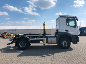 Новий Гаковий мультиліфт вантажівка Mercedes-Benz AROCS 2136 Abrollkipper HYVA HKS-12-37-S: фото 3