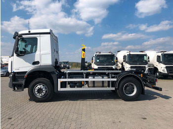 Новий Гаковий мультиліфт вантажівка Mercedes-Benz AROCS 2136 Abrollkipper HYVA HKS-12-37-S: фото 4