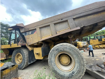 Кар'єрний самоскид CATERPILLAR