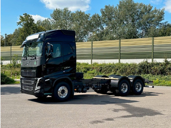 Вантажівка шасі Volvo FH 540 6x4: фото 2