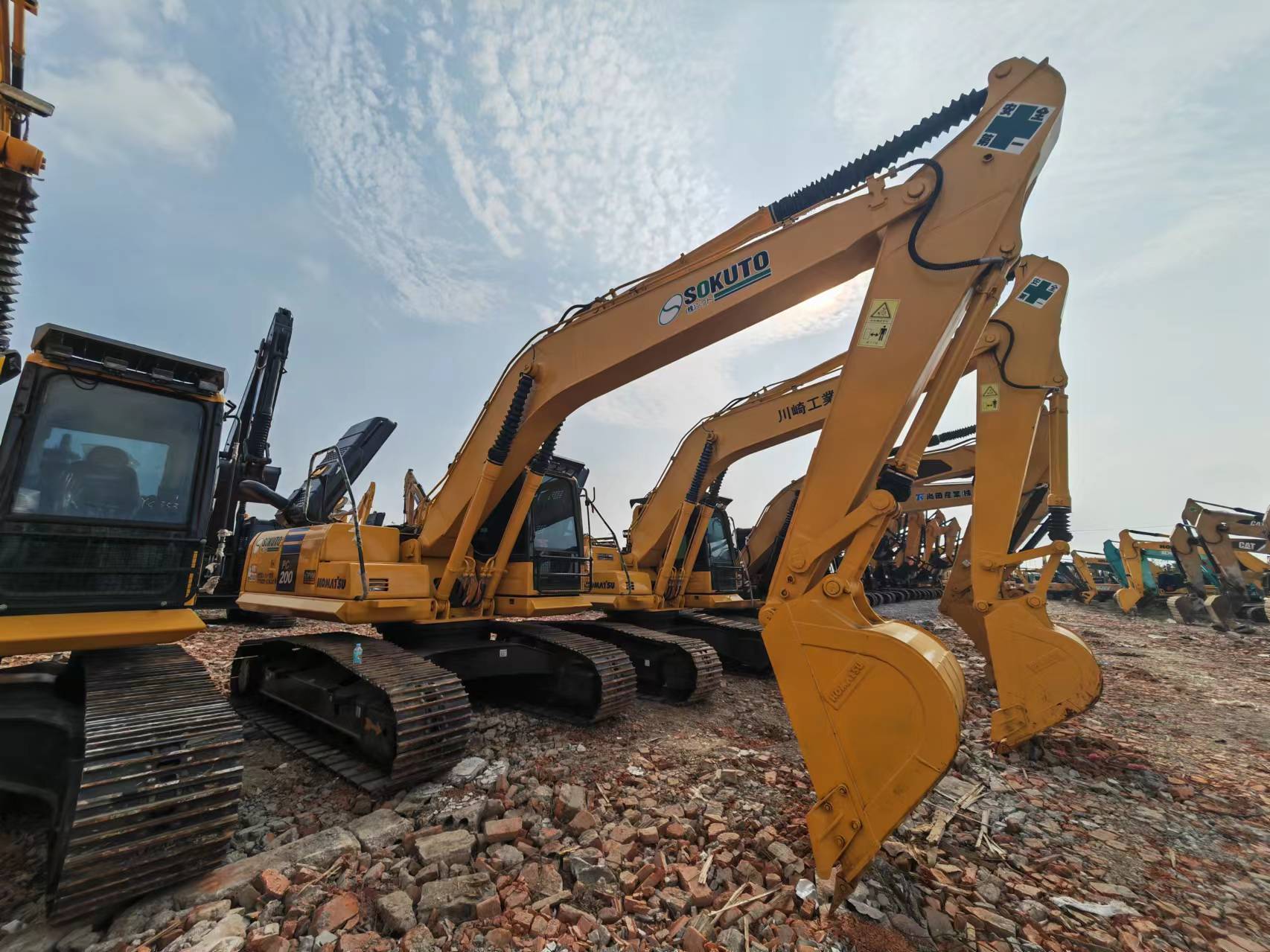 Гусеничний екскаватор KOMATSU PC200