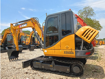 Гусеничний екскаватор XCMG XE60DA