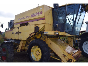 Зернозбиральний комбайн NEW HOLLAND