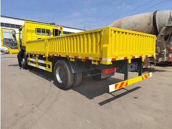 Самоскид вантажівка SINOTRUK HOWO 4x2 cargo truck: фото 4