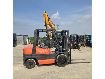 : фото в шапці сторінки