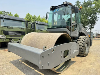 Дорожній каток XCMG