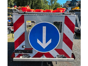 Причіп Horizont LED Absperrtafel VZ616 FAT Verkehrsleittafel Verkehrssicherungsanhänger Sperrwand Nissen Trebbiner: фото 2