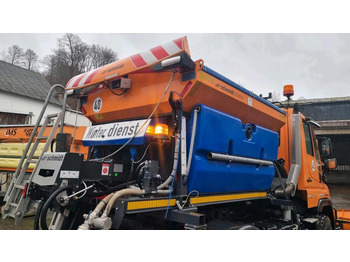 Розкидач піску і cолі UNIMOG