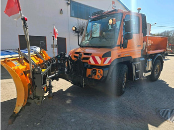 Снігоприбиральна машина UNIMOG