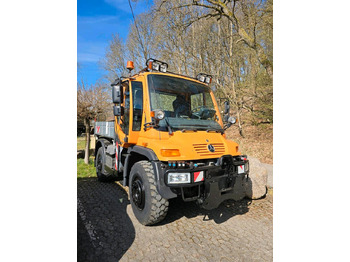 Снігоприбиральна машина UNIMOG U400