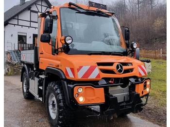 Бортова вантажівка/ Платформа UNIMOG