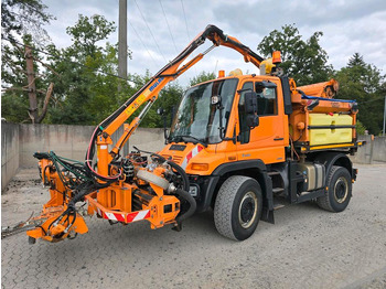 Снігоприбиральна машина UNIMOG U400