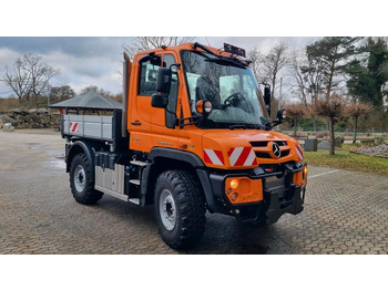 Снігоприбиральна машина UNIMOG