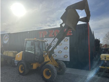 Компактний фронтальний навантажувач JCB 406 à 23500 € HT: фото 3