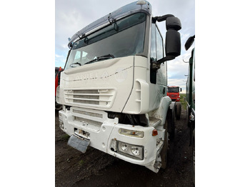 Вантажівка шасі IVECO Trakker
