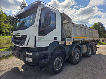 Самоскид вантажівка IVECO Trakker