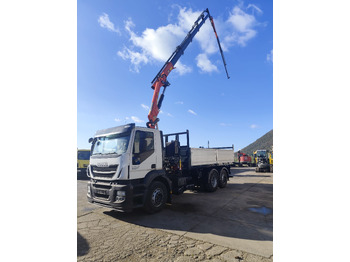 Вантажівка з маніпулятором IVECO Stralis