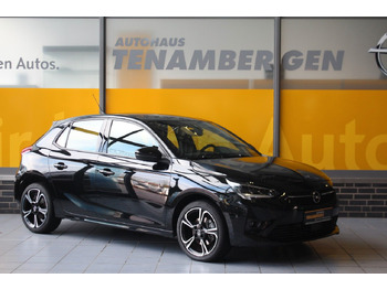 Легковий автомобіль OPEL