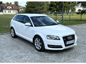 Легковий автомобіль AUDI