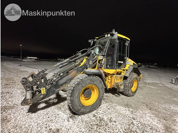 Колісний навантажувач JCB