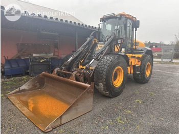 Колісний навантажувач JCB