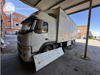 Вантажівка з закритим кузовом VOLVO FM 300