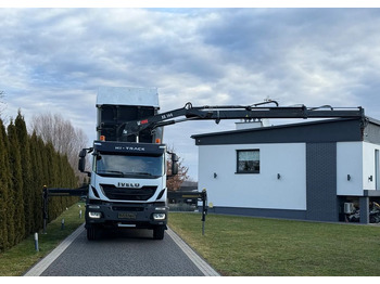Вантажівка з маніпулятором IVECO Trakker