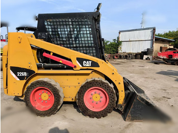 Міні-навантажувач CATERPILLAR 226B