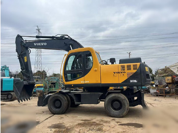 Колісний екскаватор VOLVO