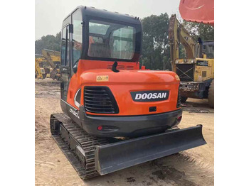 Гусеничний екскаватор DOOSAN DX60