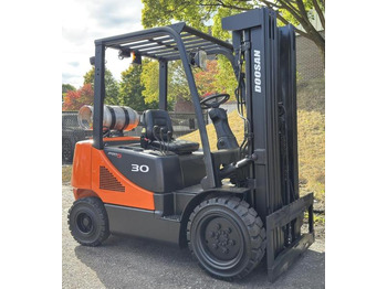 Газовий навантажувач Doosan Chariot élévateur 3t gaz DOOSAN fenwick: фото 3 Газовий навантажувач Doosan Chariot élévateur 3t gaz DOOSAN fenwick: фото 3