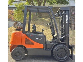 Газовий навантажувач Doosan Chariot élévateur 3t gaz DOOSAN fenwick: фото 4 Газовий навантажувач Doosan Chariot élévateur 3t gaz DOOSAN fenwick: фото 4