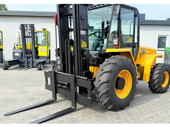 Навантажувач підвищеної прохідності JCB
