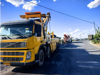 Вантажівка з маніпулятором