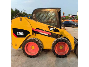 Міні-навантажувач CATERPILLAR