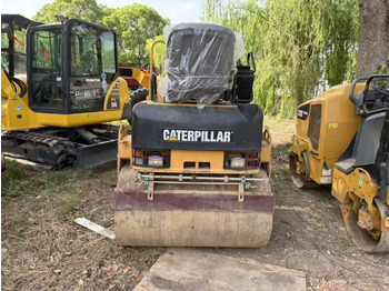 Дорожній каток CATERPILLAR CB24B: фото 2