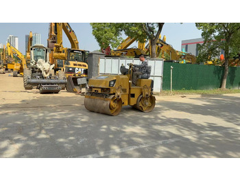 Дорожній каток CATERPILLAR CB24B: фото 3