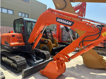Гусеничний екскаватор DOOSAN DX55-9C