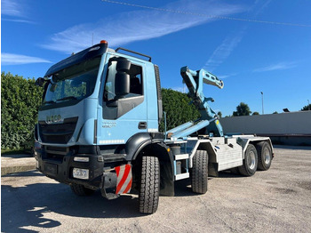 Гаковий мультиліфт вантажівка IVECO Trakker