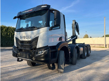 Гаковий мультиліфт вантажівка IVECO Trakker
