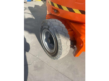 Колінчастий підйомник JLG E300AJP: фото 2 Колінчастий підйомник JLG E300AJP: фото 2