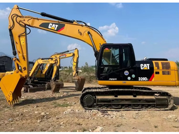 Гусеничний екскаватор CATERPILLAR Crawler excavator Used excavator cat320 Japan brand Used CAT 320 Excavator Caterpillar 320D Crawler Excavator CAT320 used digger for sale: фото 2