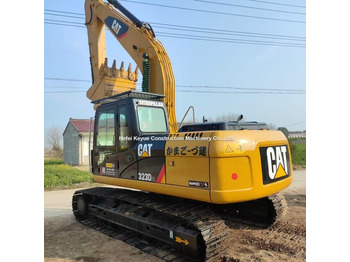 Гусеничний екскаватор CATERPILLAR 323