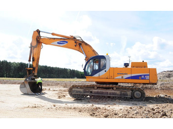 Гусеничний екскаватор