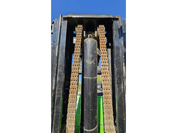 Навантажувач підвищеної прохідності CATERPILLAR V330B: фото 3