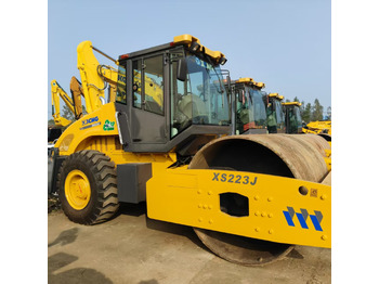 Дорожній каток XCMG XS223J