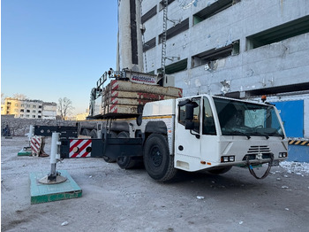 Всюдихідний кран DEMAG